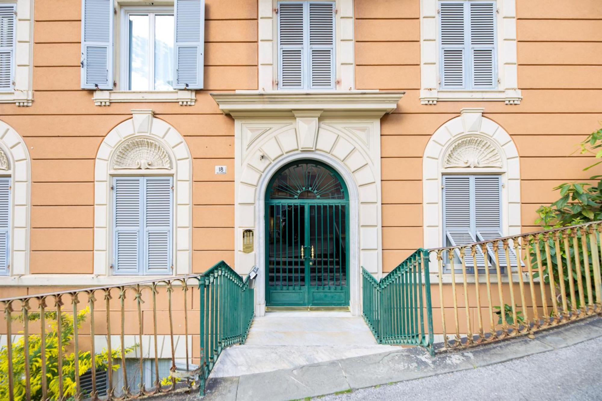 Casaviva-modern Elegant Trilo In Castelletto Apartment Genoa
